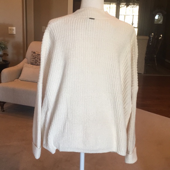 Sioni Pointelle V-Neck Sweater in Ivory - Picture 7 of 16